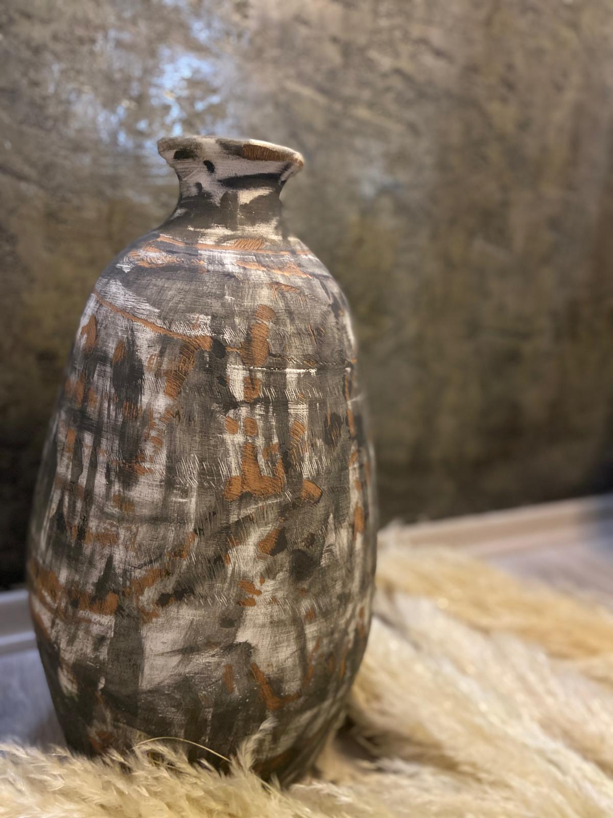 Hera Design hand-painted earthen vessel