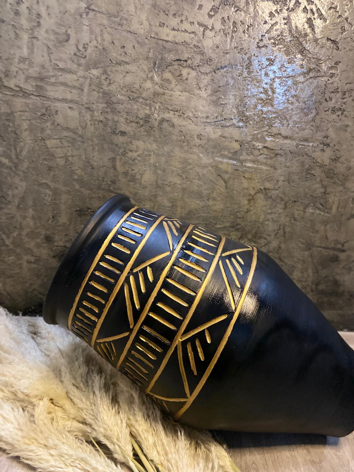 Hera Design hand-painted earthen vessel