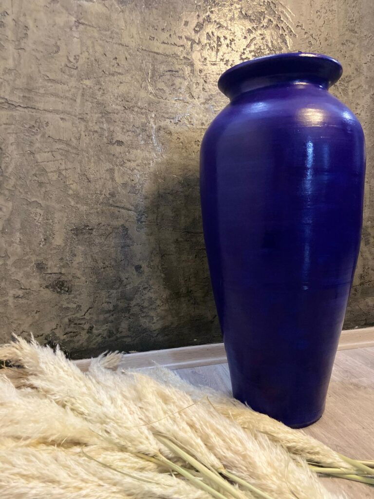Hera Design hand-painted earthen vessel