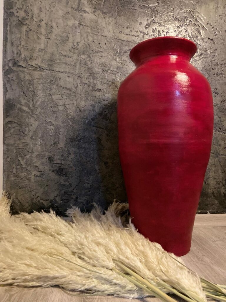 Hera Design hand-painted earthen vessel
