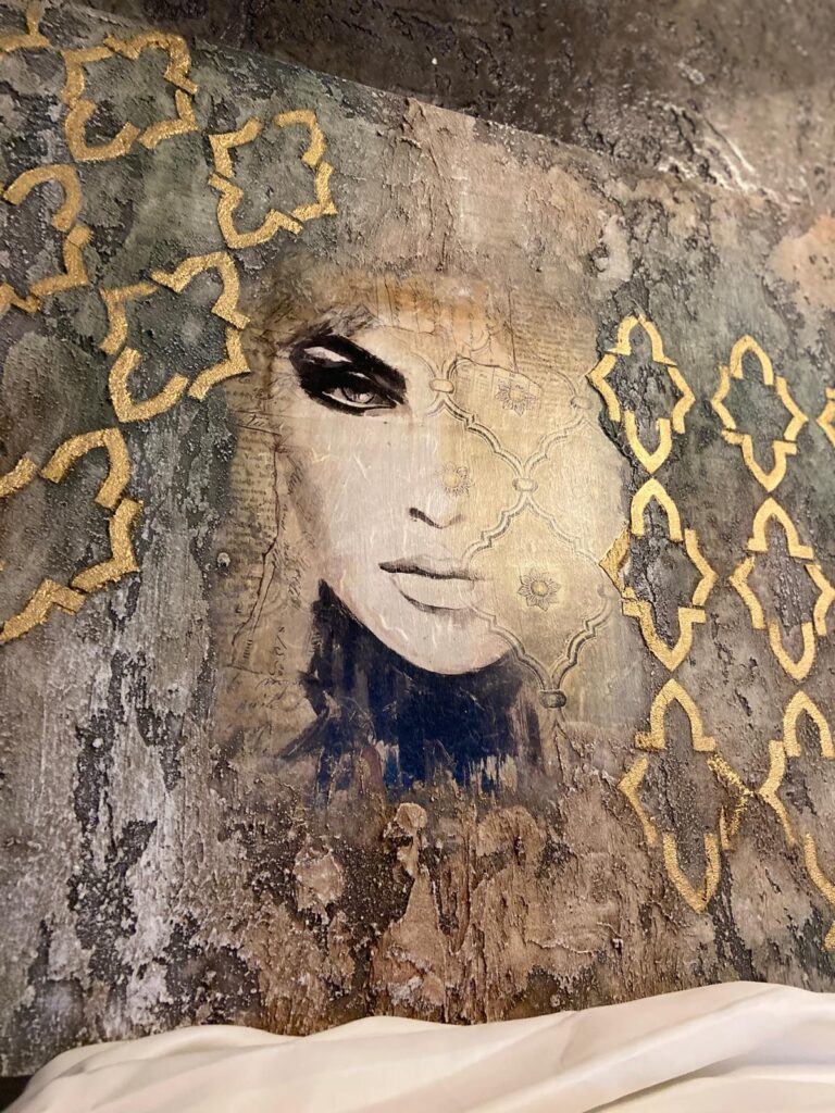 Hera Design hand-painted earthen wall art object